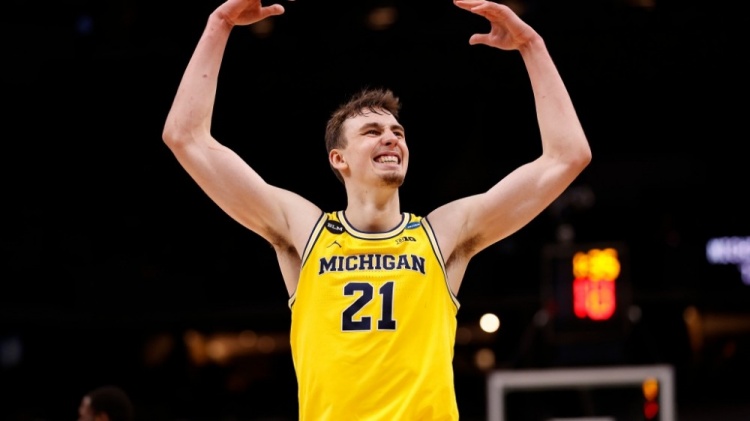 赛事中不断 赛事中不断